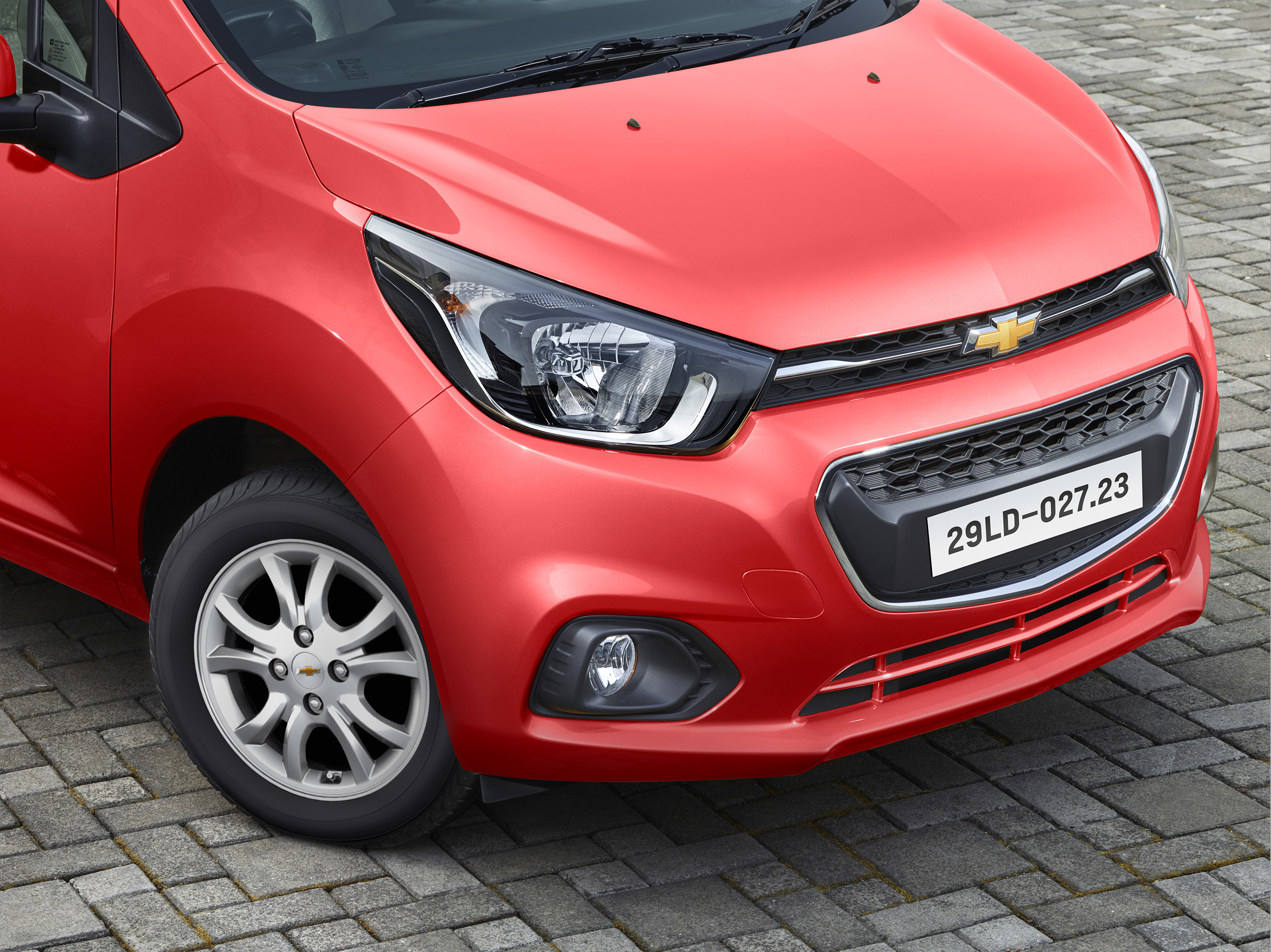 Chevrolet Spark 2018 ra mắt giá từ 299 triệu